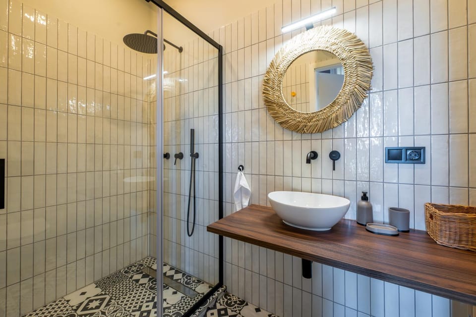 Shower, Bathroom, towels