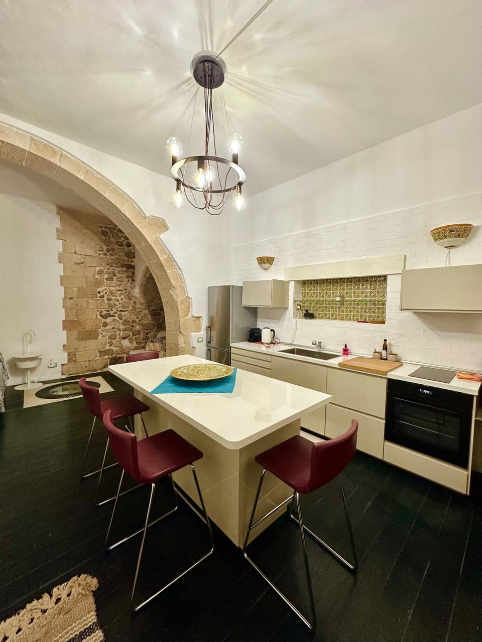 Kitchen or kitchenette, Dining area, stove