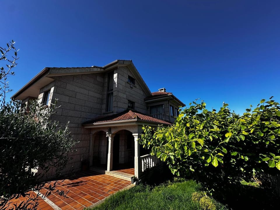 Property building, Day, Garden