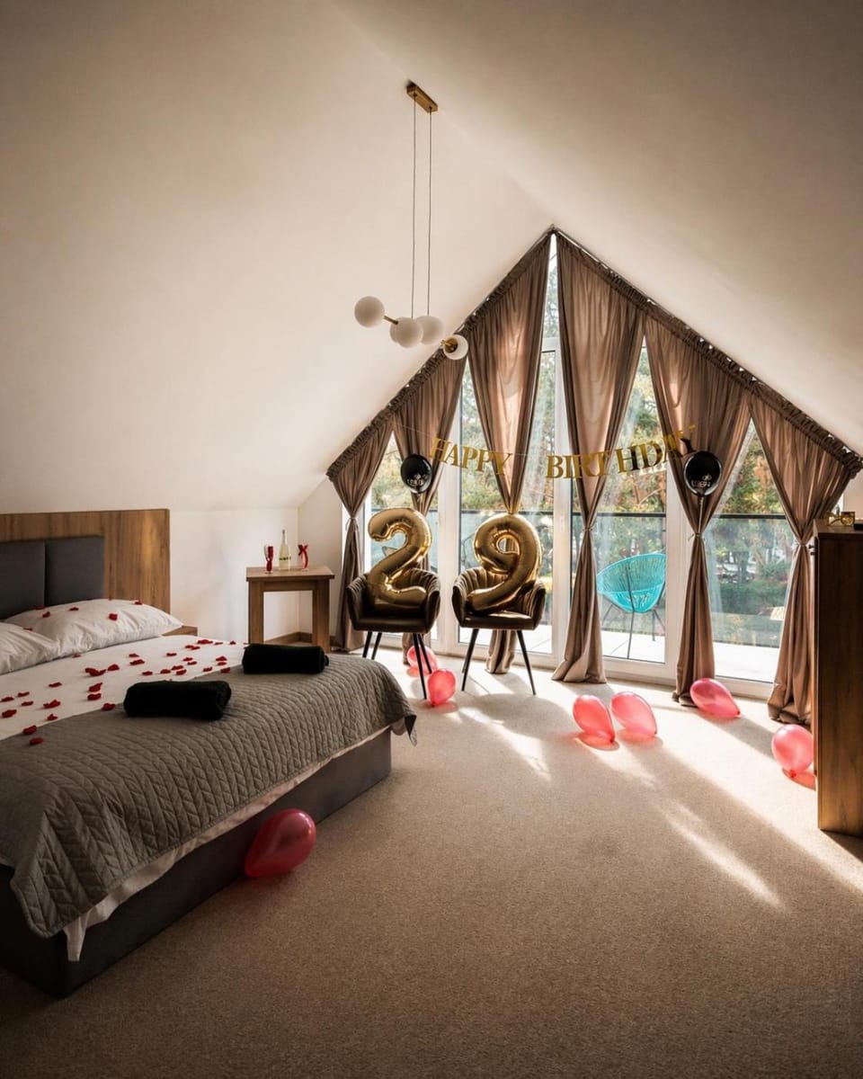 Bed, Living room, Photo of the whole room, Seating area, Bedroom