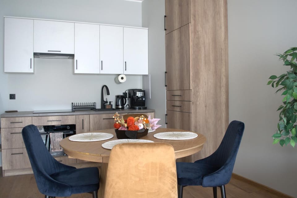 Kitchen or kitchenette, Food, Breakfast
