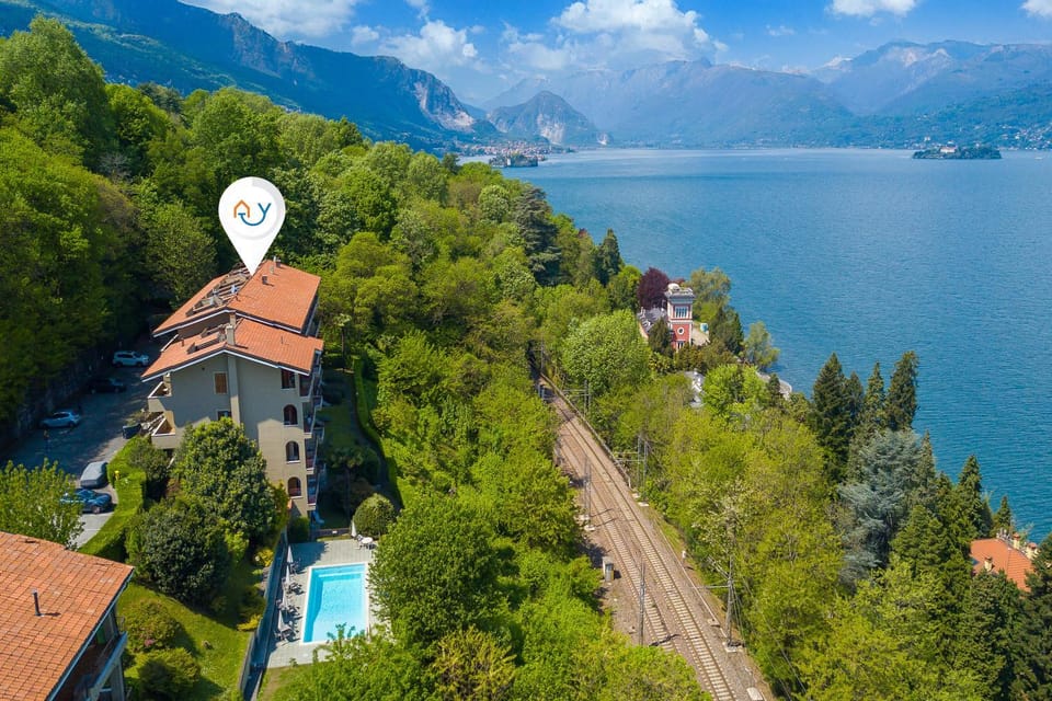 Bird's eye view, Location