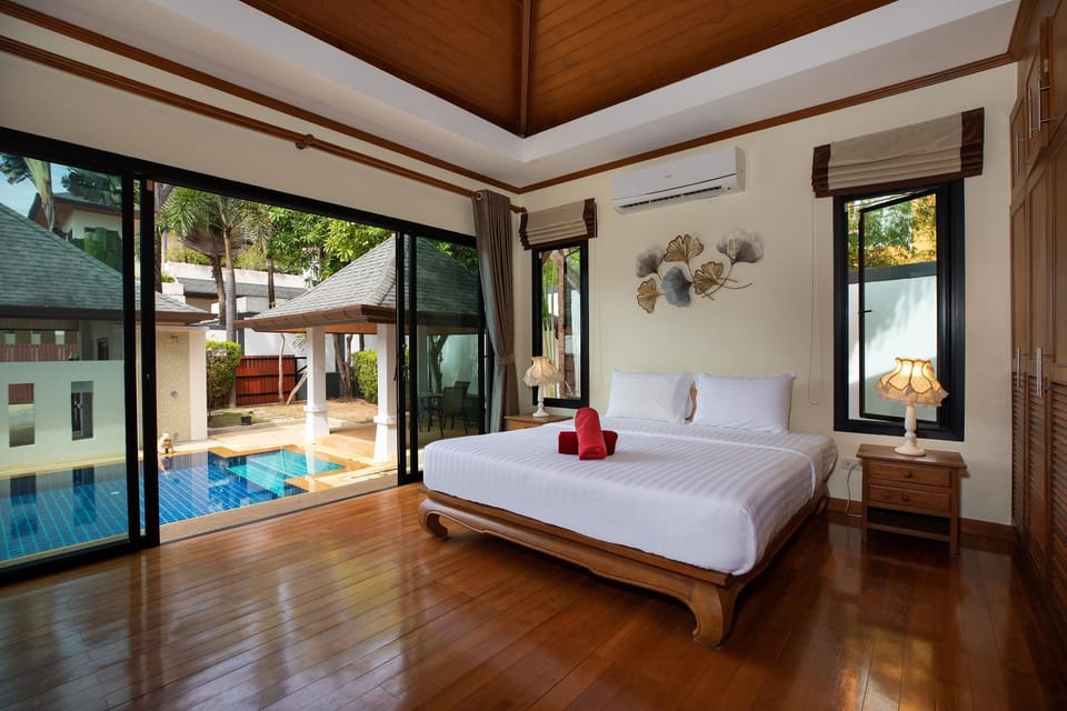 Bed, Photo of the whole room, Bedroom, Pool view, Swimming pool