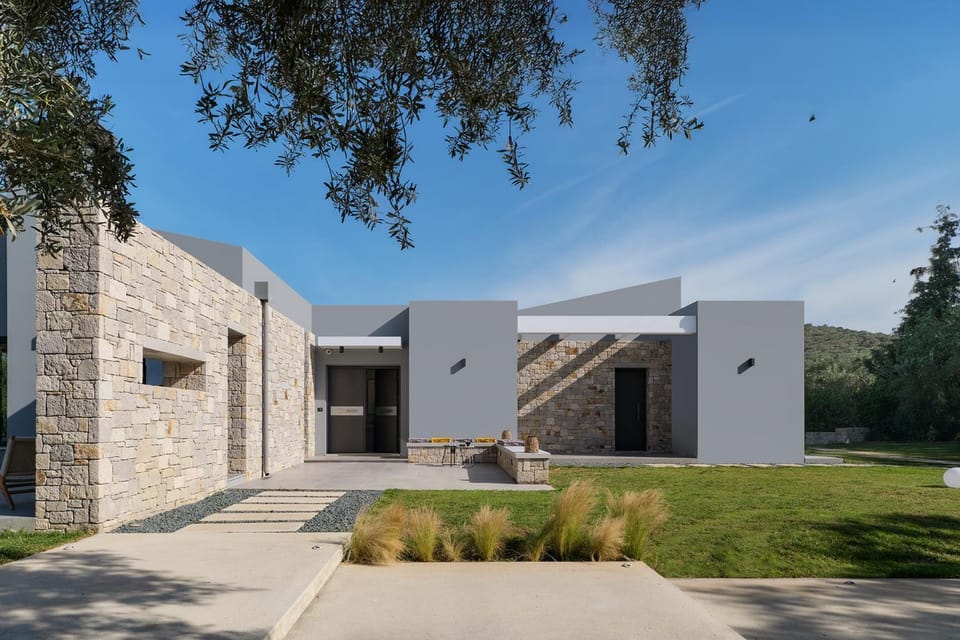 Property building, Facade/entrance, Day, Natural landscape, Garden, Garden view