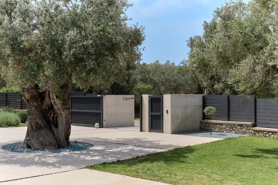 Facade/entrance, Day, Garden, Garden view