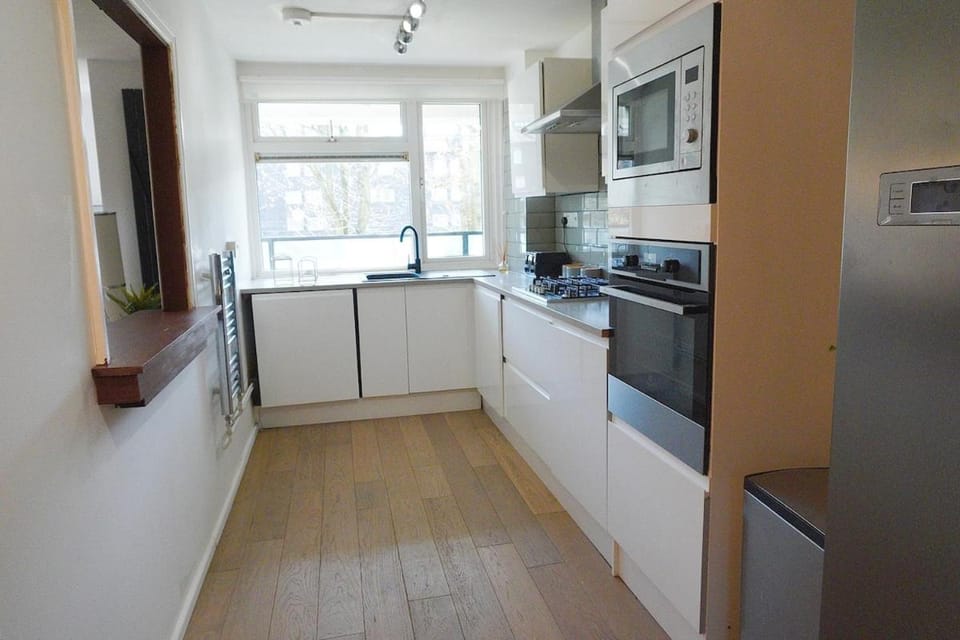 Abbey Road 4 Bed Home - Garden, Parking, Sleeps 11 Apartment in City of Westminster