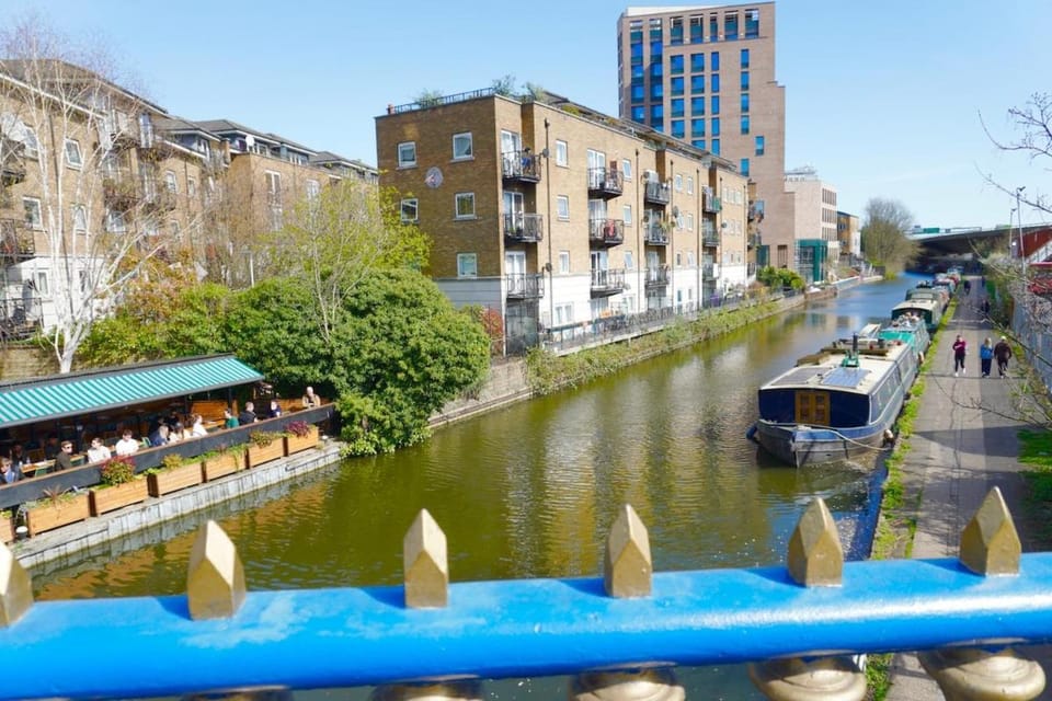 Abbey Road 4 Bed Home - Garden, Parking, Sleeps 11 Apartment in City of Westminster