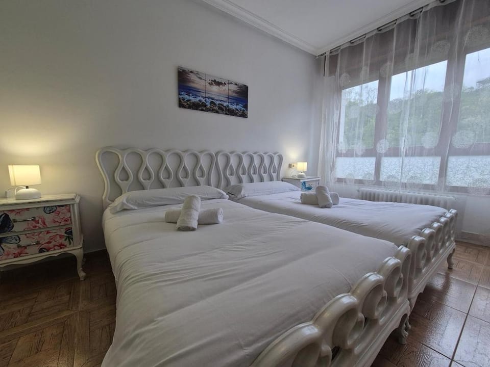 R2R - Amplio apartamento en Tuilla - 33A02 Apartment in Asturias
