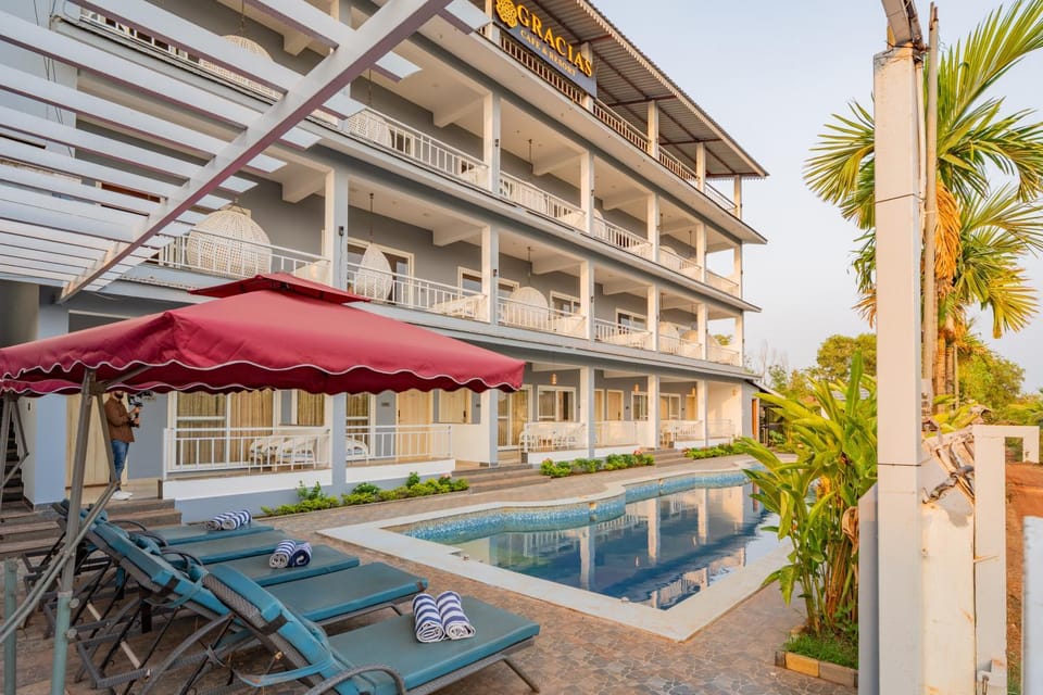 Property building, Swimming pool, Swimming pool