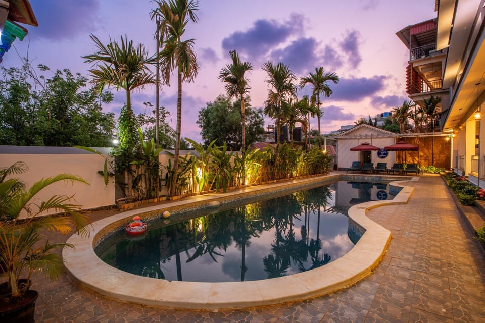 Property building, Pool view, Swimming pool, Swimming pool