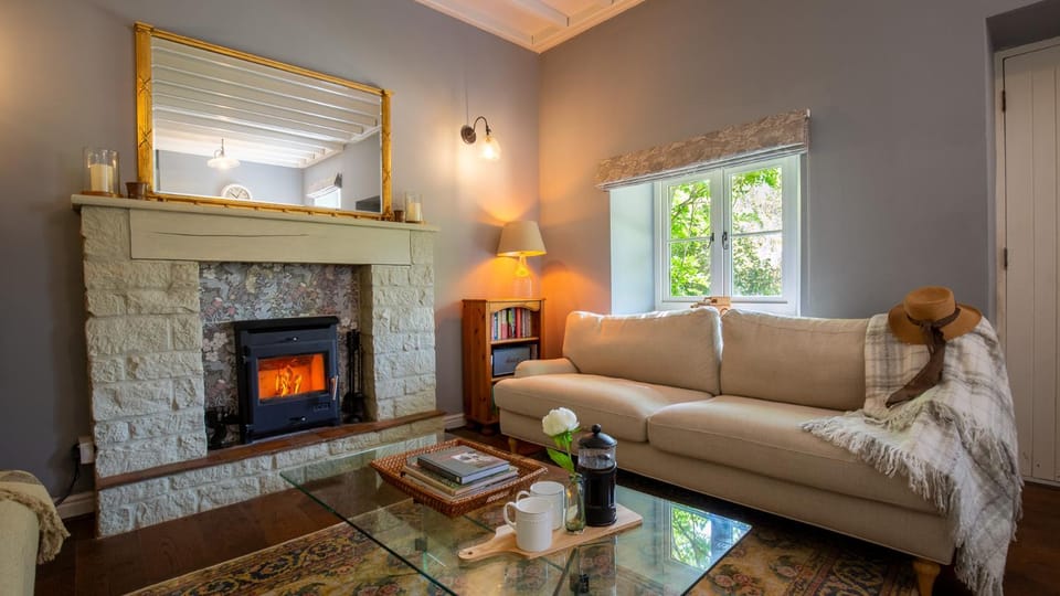 Living room, Seating area, fireplace
