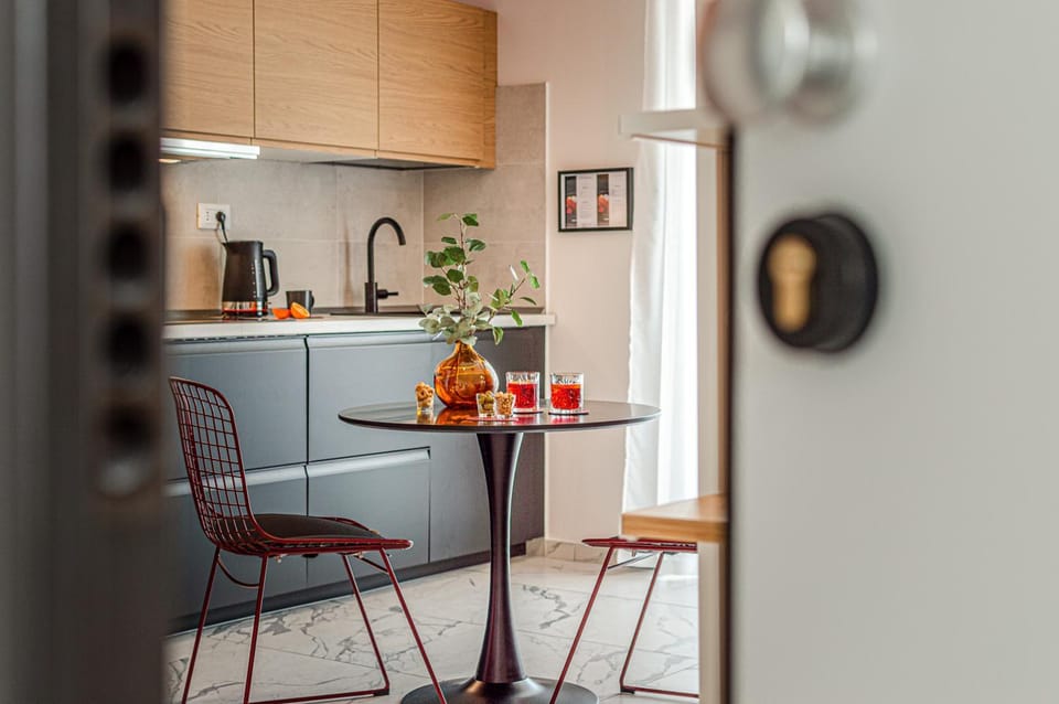 Coffee/tea facilities, Kitchen or kitchenette, Dining area