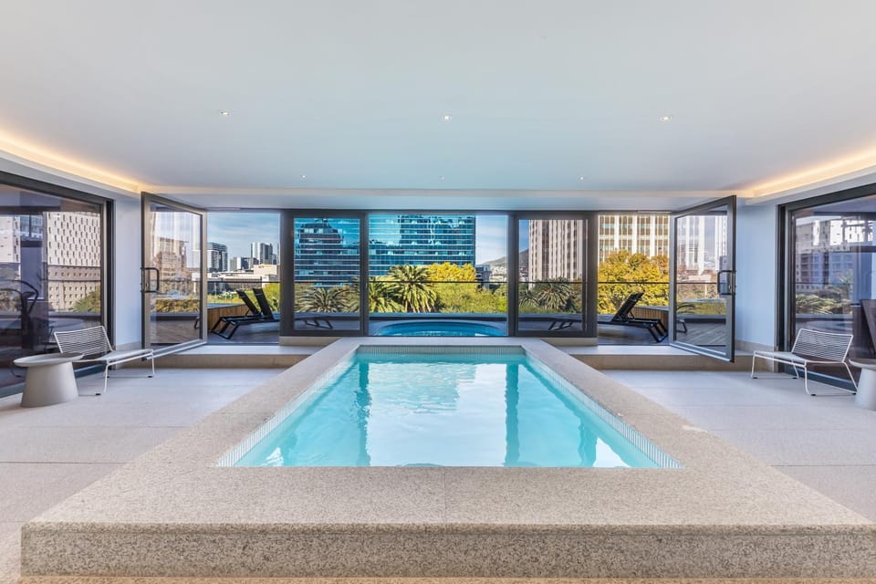 Centrally located Studio with Pool at Zeeland Pier - 710 Apartment in Cape Town