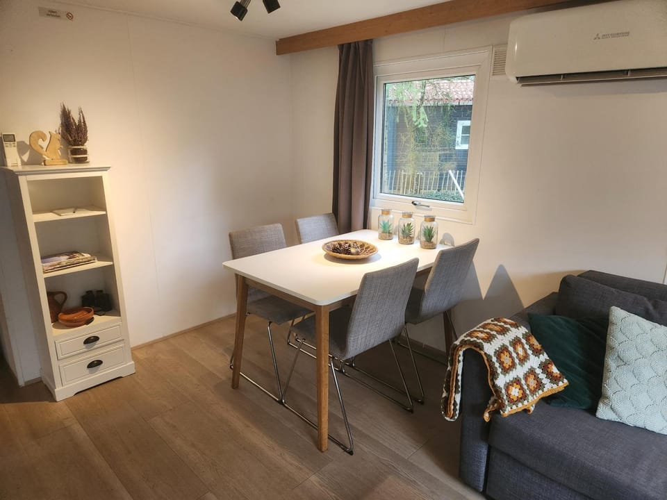 Living room, Seating area, Dining area, heating, heating, air conditioner, air conditioner