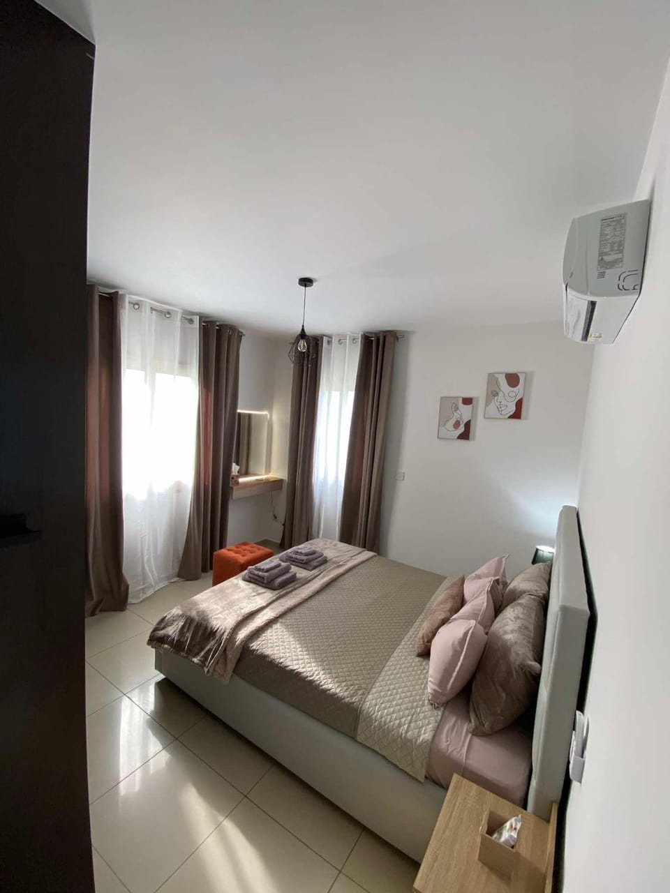Bed, Photo of the whole room, Bedroom, air conditioner