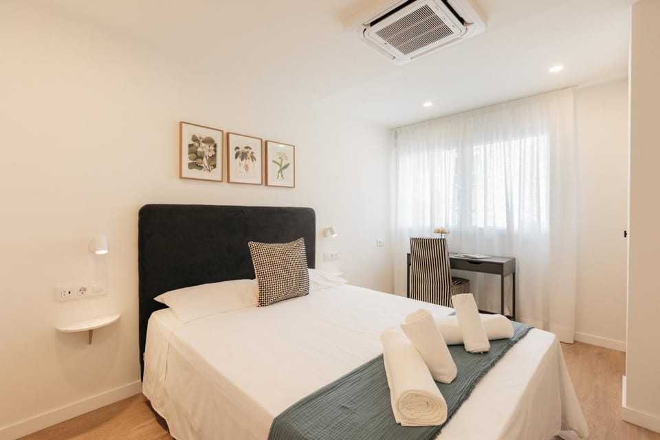 Bed, Photo of the whole room, Bedroom, towels, air conditioner