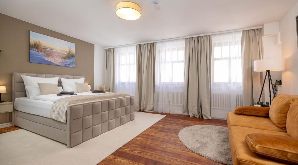 Bed, TV and multimedia, Bedroom