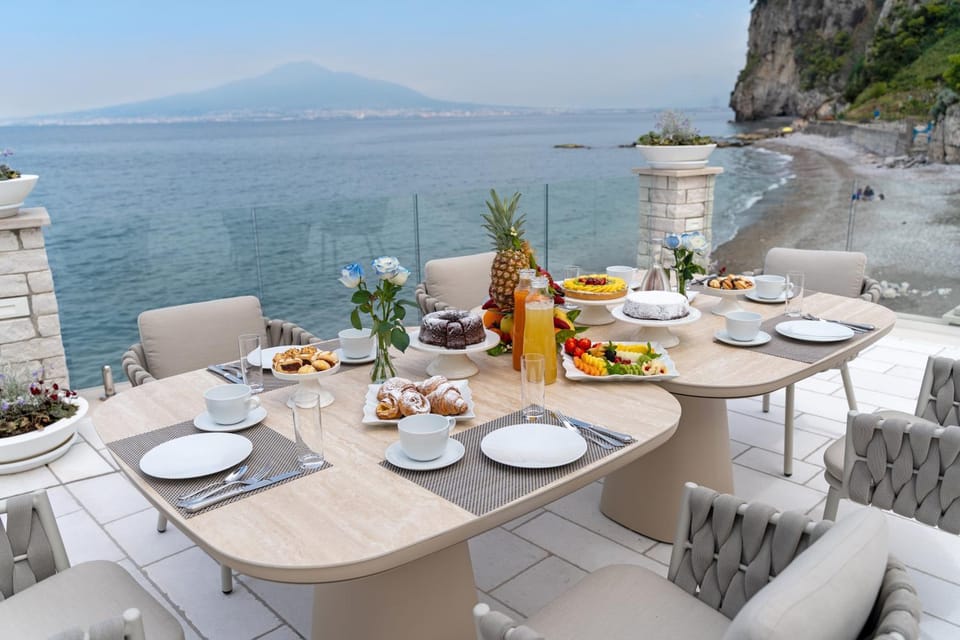 Restaurant/places to eat, Food and drinks, Dining area, Sea view