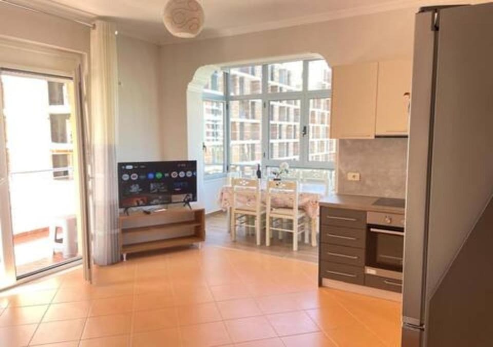 TV and multimedia, Kitchen or kitchenette, Dining area, oven, pet friendly, stove