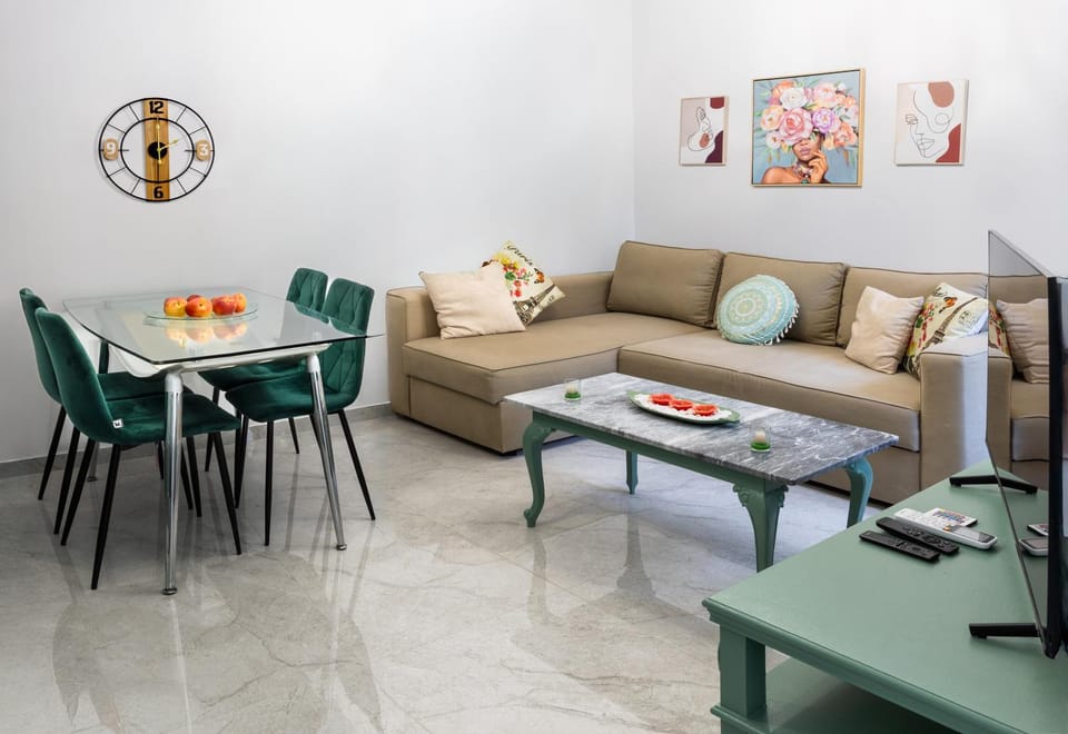 Decorative detail, Seating area, Dining area