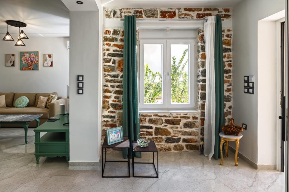 Living room, Photo of the whole room, Seating area