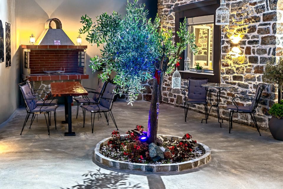 Patio, BBQ facilities, Dining area