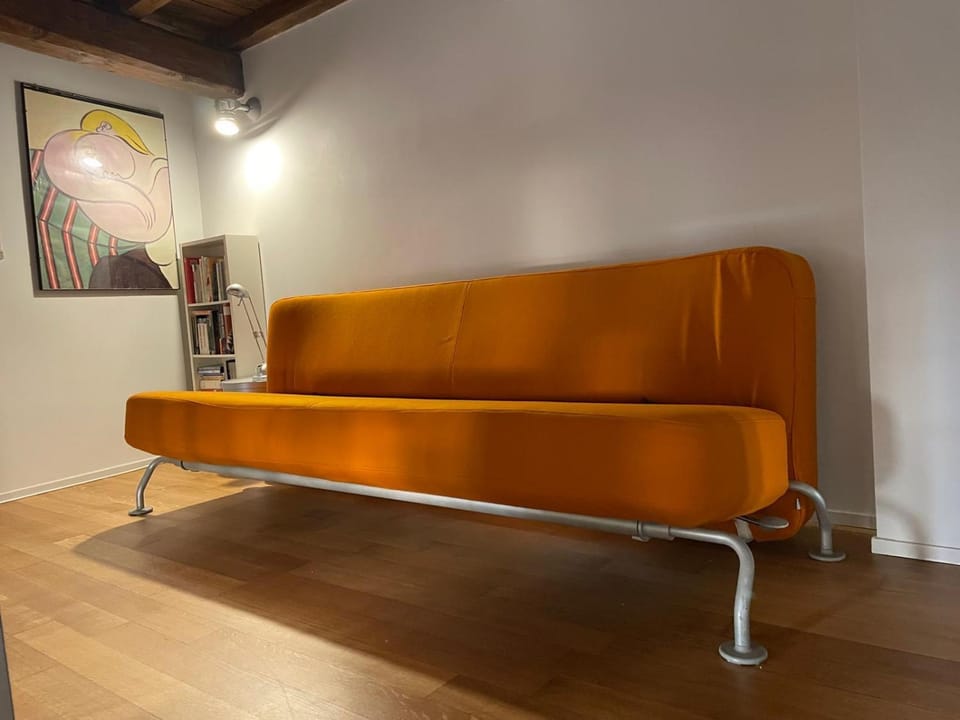 Seating area, Guests