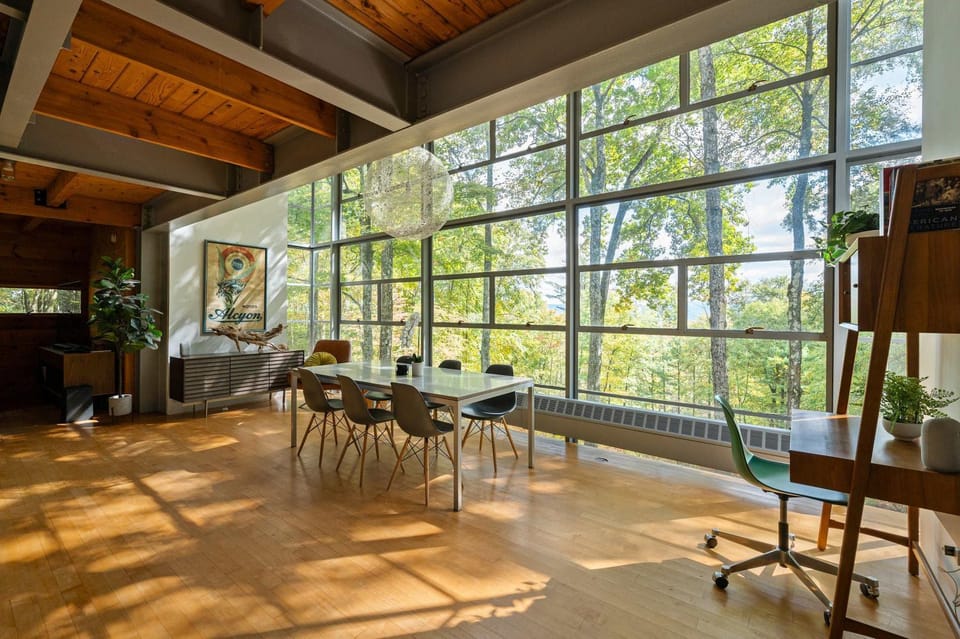 Epic architectural masterpiece views & hot tub House in Hudson Valley