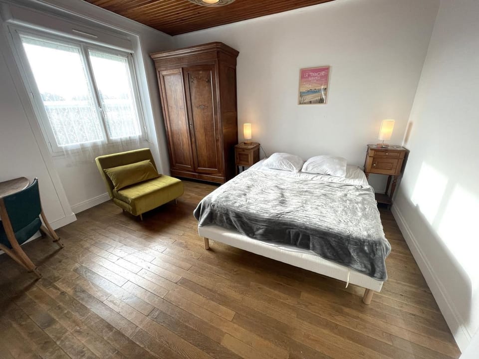 Bed, Photo of the whole room, Bedroom