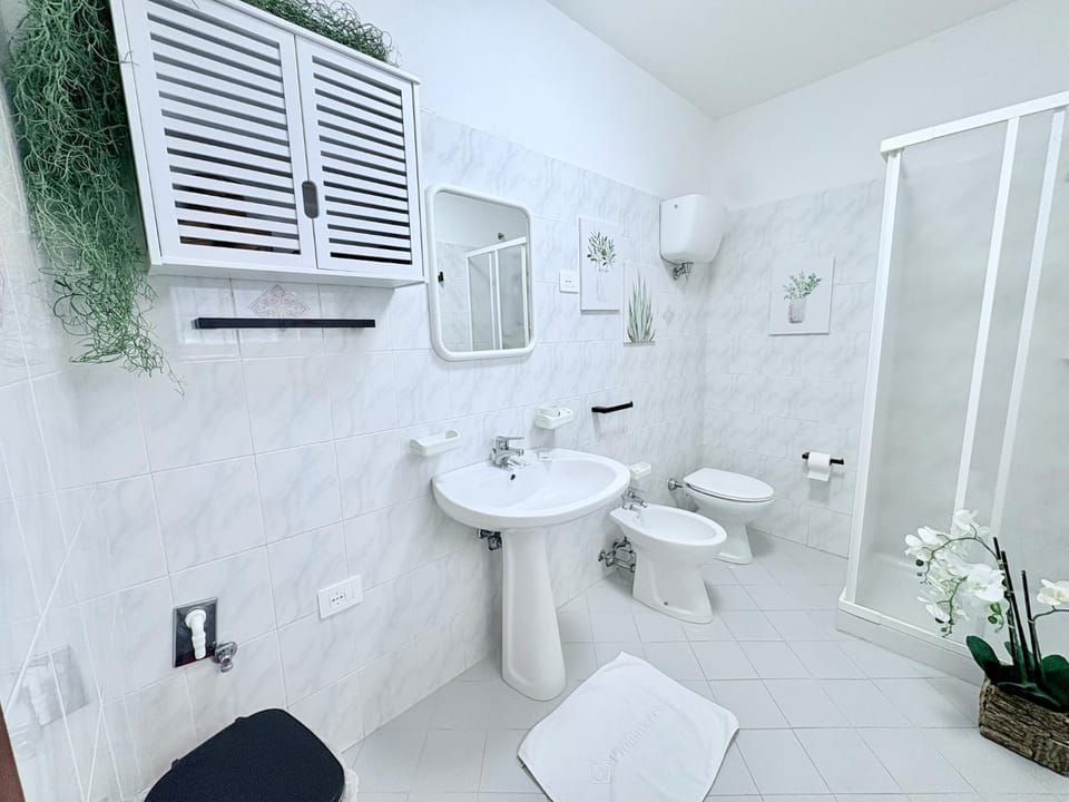 Shower, Bathroom, bidet