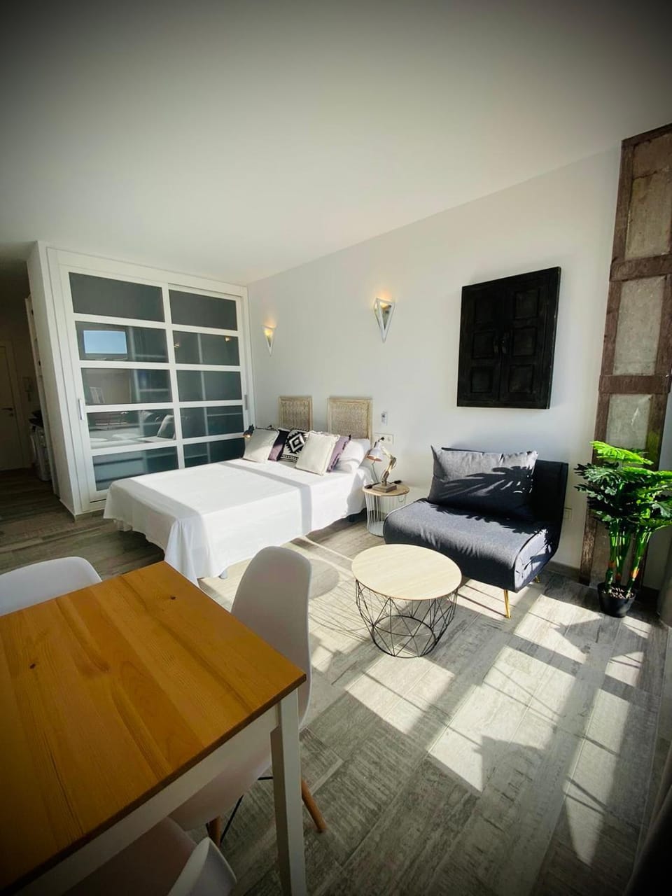 Living room, Photo of the whole room, Seating area, Dining area
