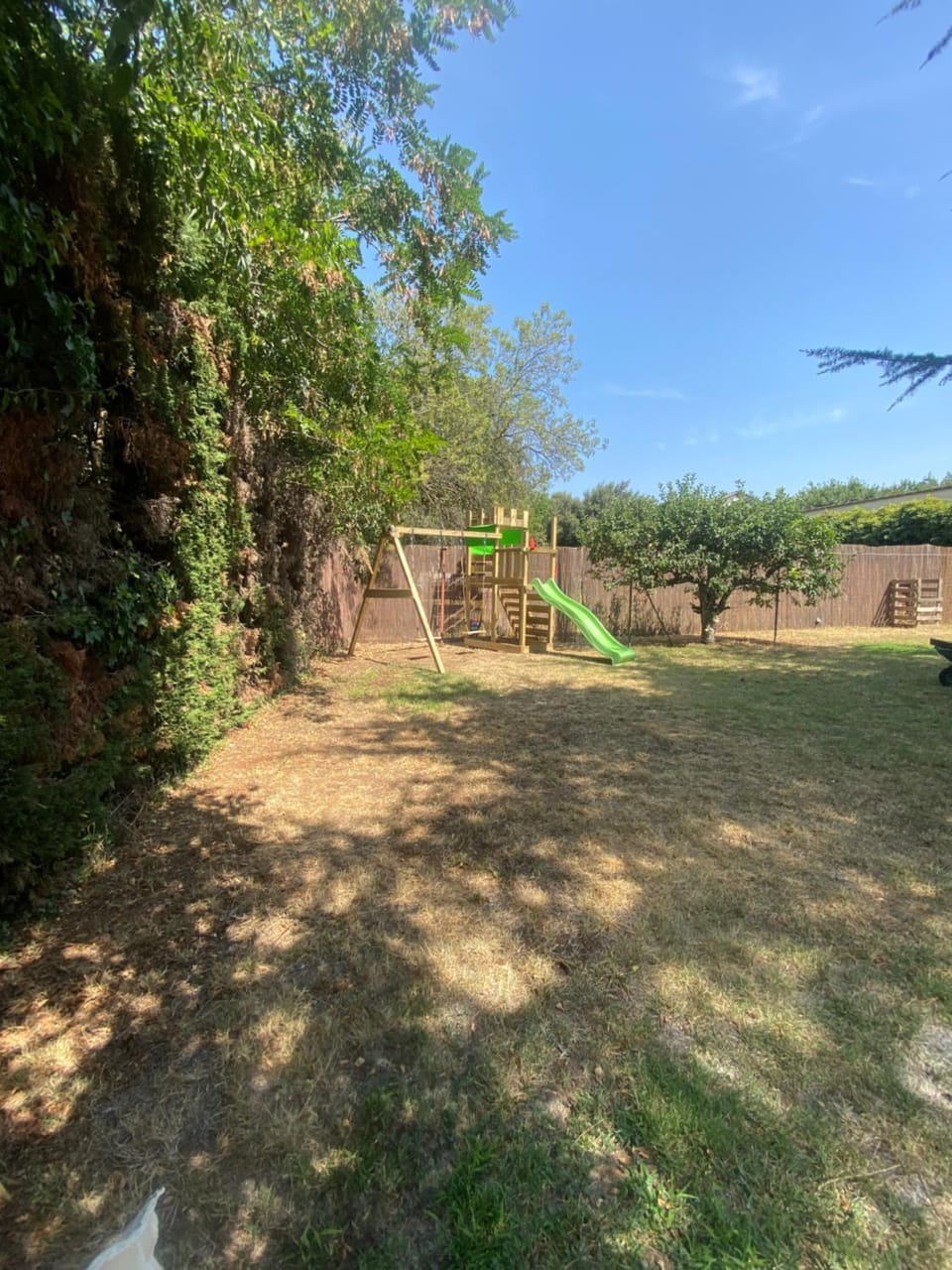 Les Mourguettes maison familiale avec piscine et garage sur 2000 m2 de terrain en campagne House in Carpentras