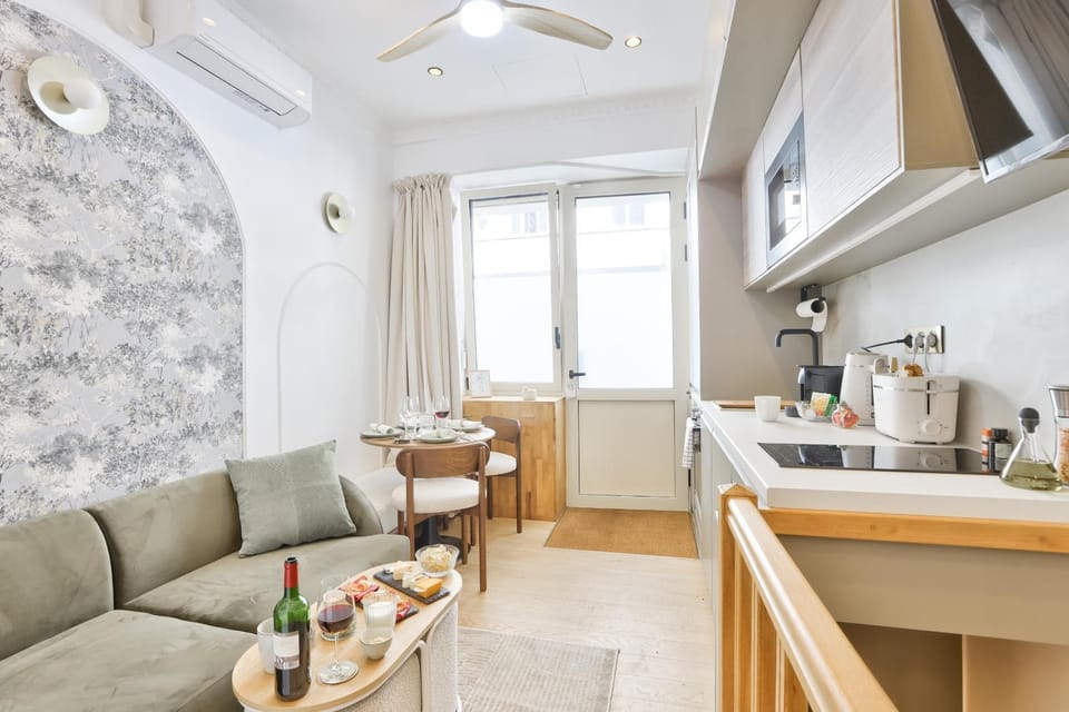 Kitchen or kitchenette, Living room, Seating area, Dining area
