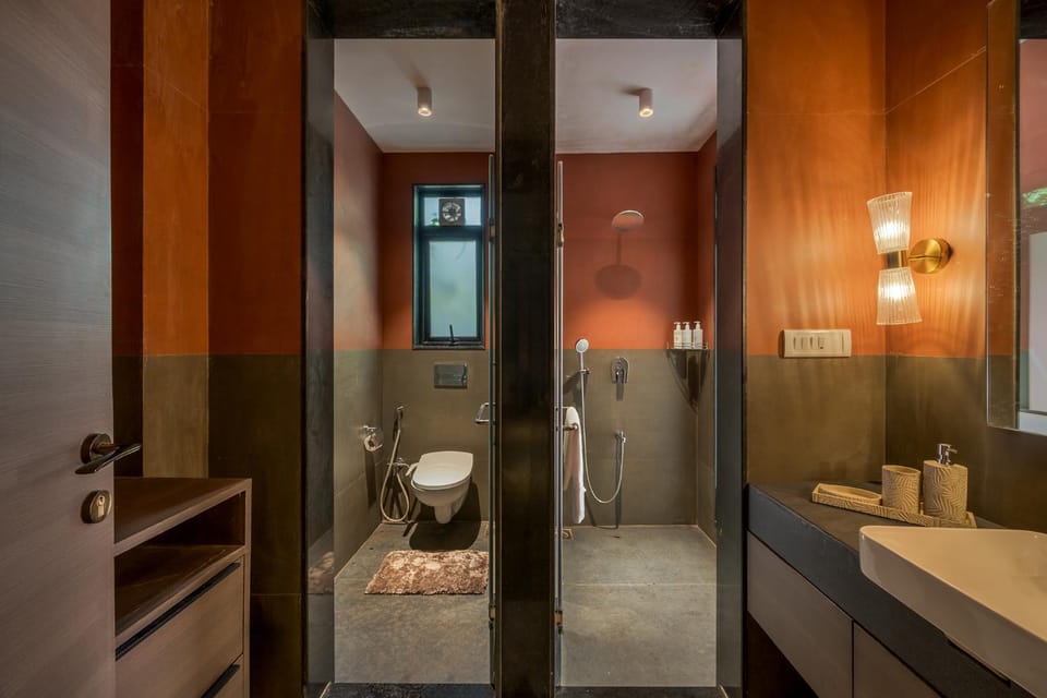 Toilet, Bathroom, towels