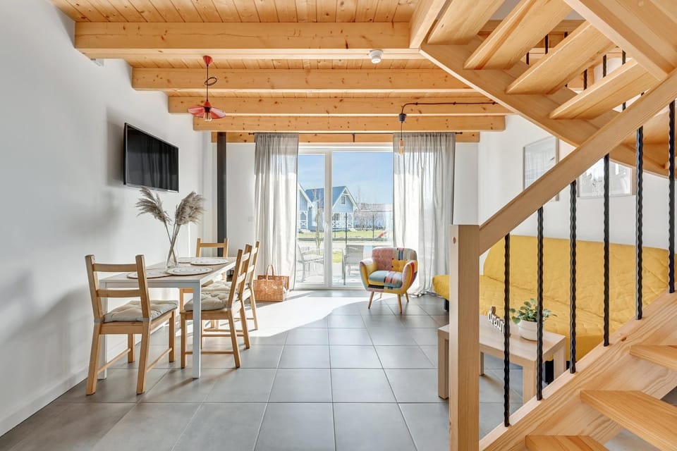 TV and multimedia, Balcony/Terrace, Living room, Seating area, Dining area