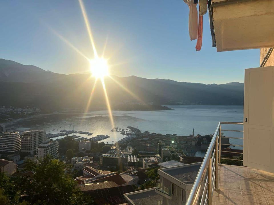 City view, Sea view, Sunrise