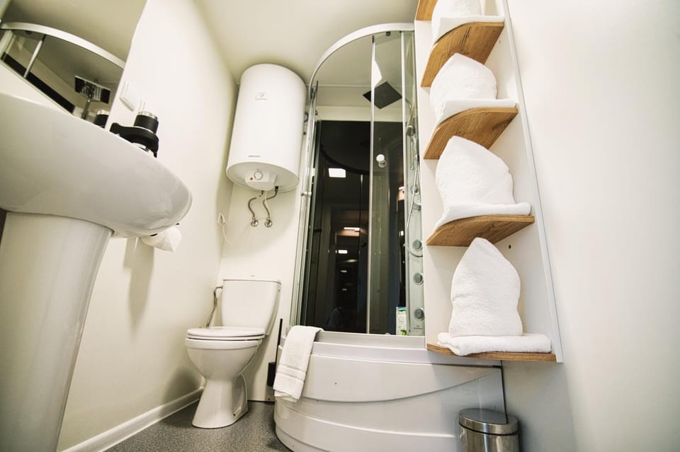 Shower, Toilet, Bathroom, towels