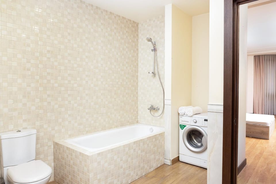 Bathroom, Bath, towels, washing machine