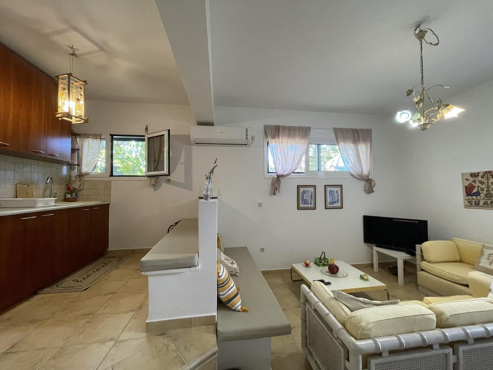 Paulina's Little House House in Euboea