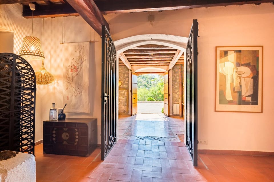 Mas Santo 12-Bedroom Private Estate, Pool, 3km beaches Villa in Baix Penedès