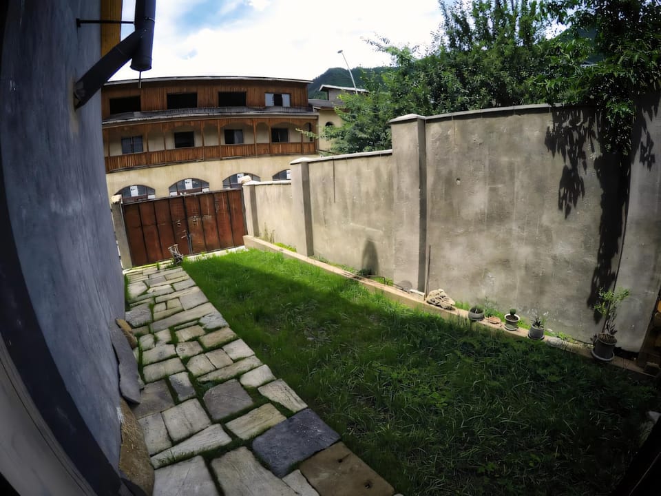 Day, Garden