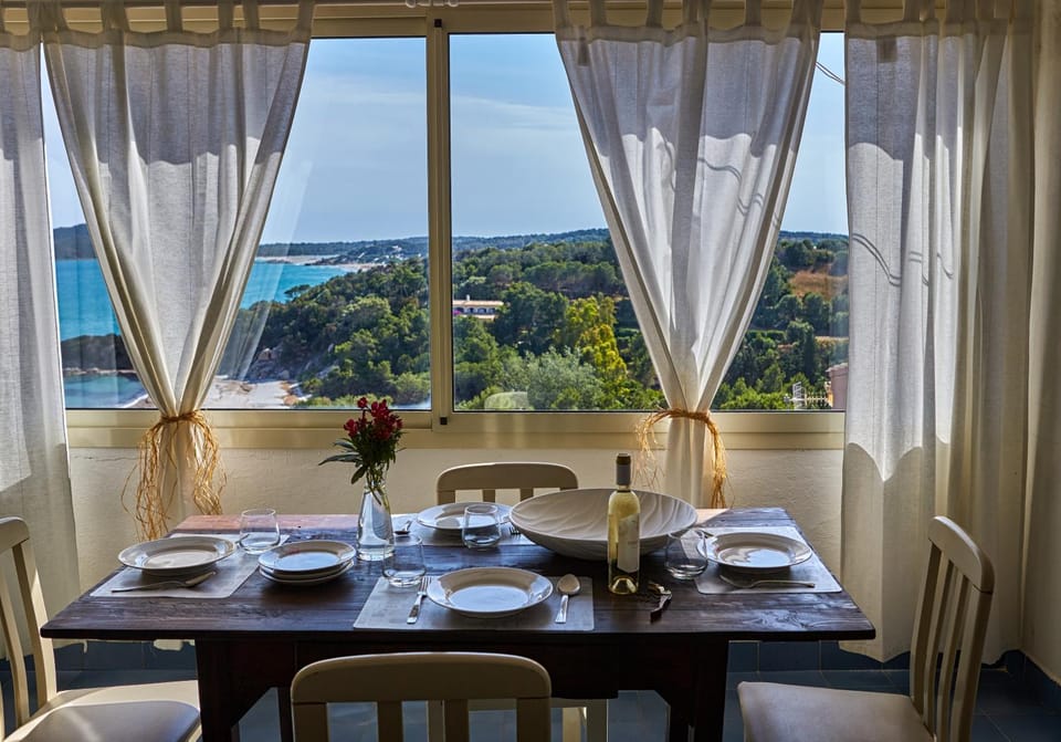 Natural landscape, View (from property/room), Living room, Dining area, Sea view