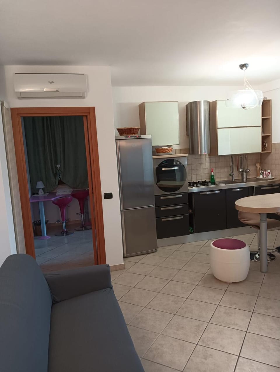 Kitchen or kitchenette, Living room, Seating area, Dining area, oven, stove