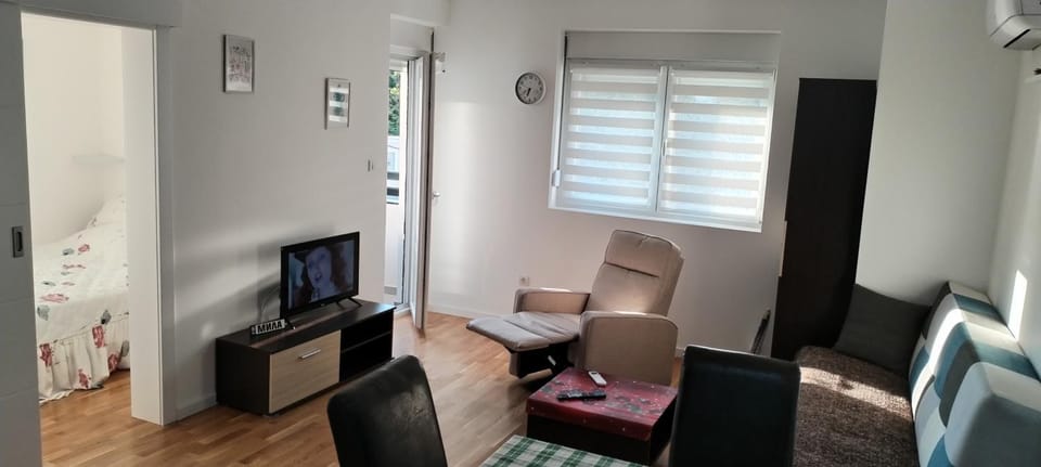 TV and multimedia, Living room, Seating area, internet