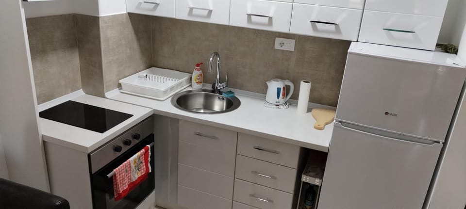 Kitchen or kitchenette, kitchen, kitchen