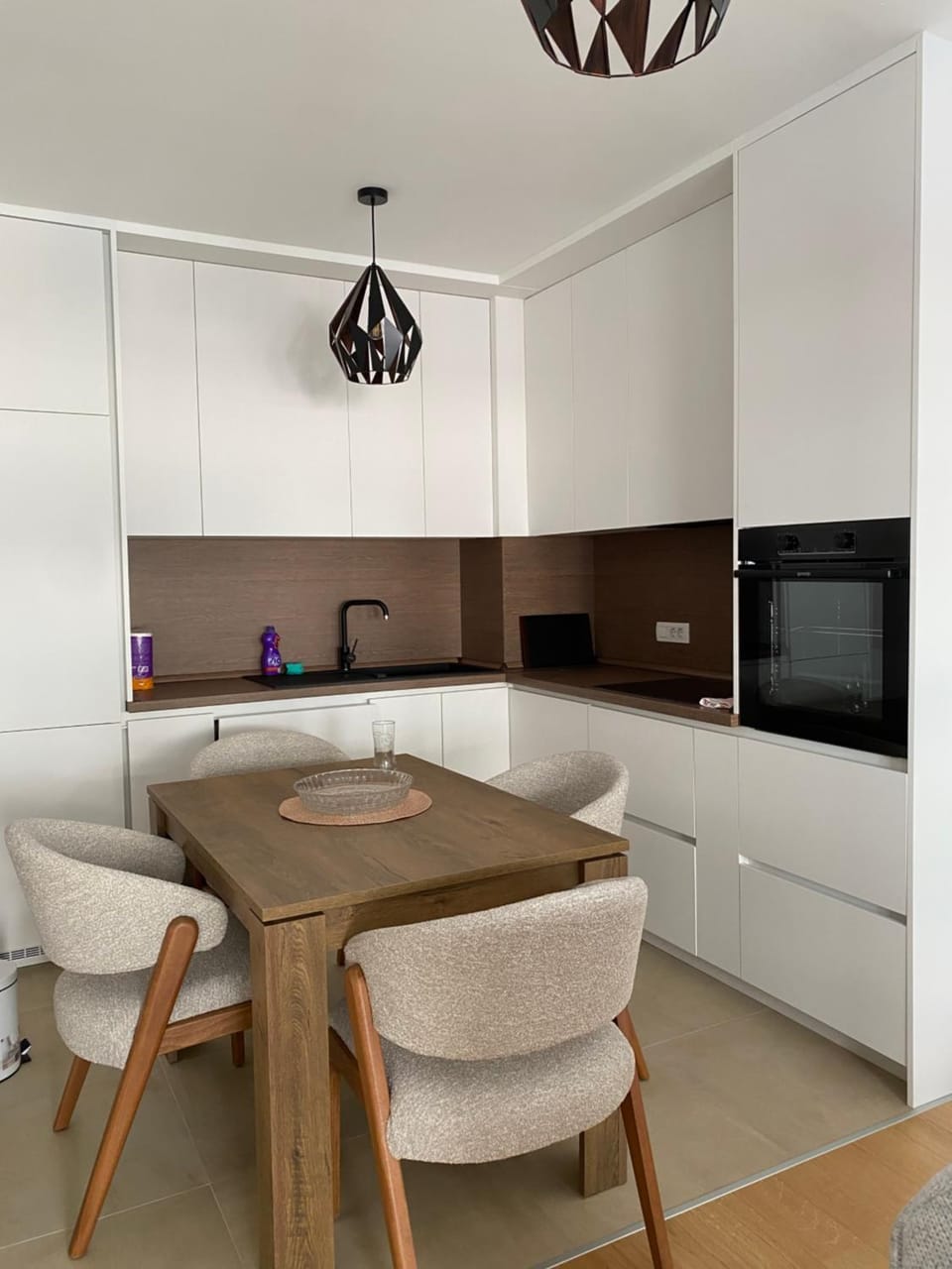 Kitchen or kitchenette, Dining area, stove
