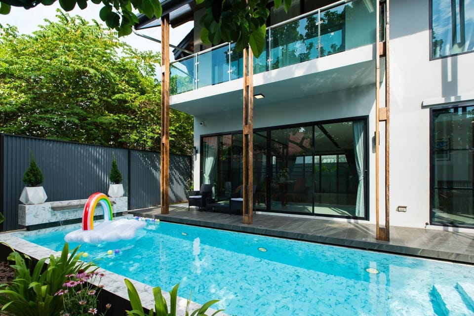 Swimming pool, Swimming pool