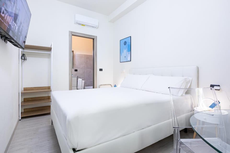 Bed, TV and multimedia, Photo of the whole room, Bedroom, air conditioner
