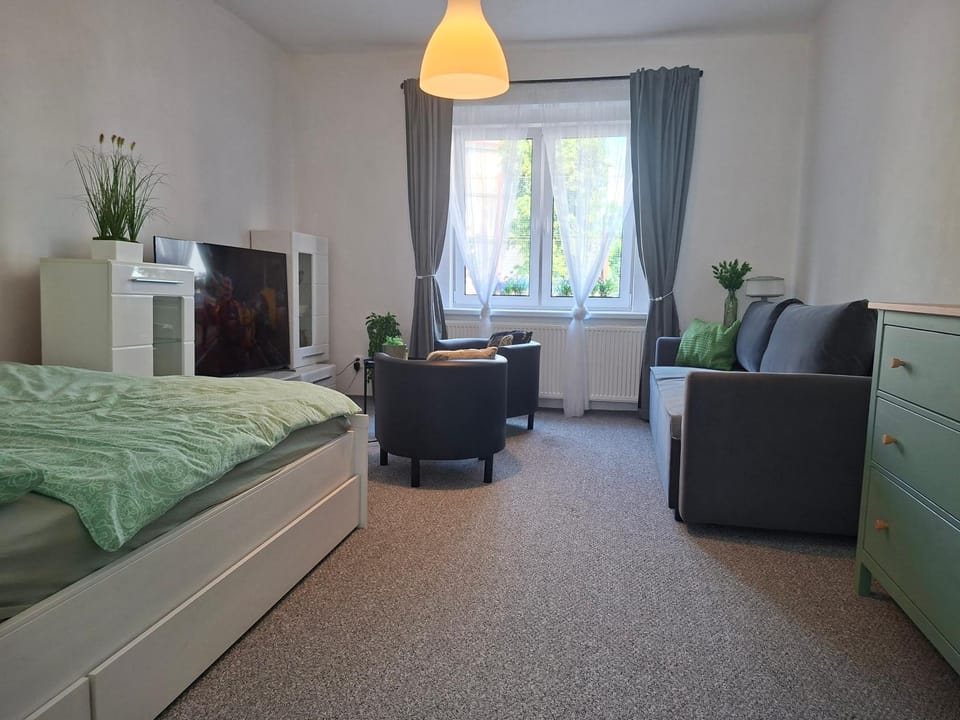 Bed, Living room