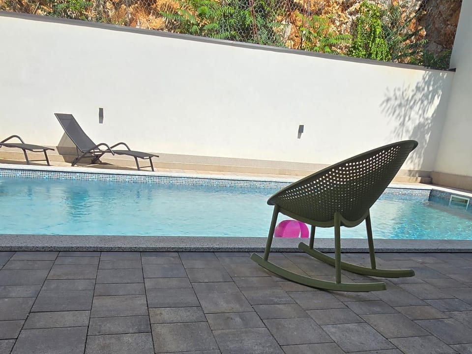 Pool view, Swimming pool, sunbed